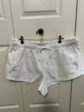 Lululemon Inner Glow High-Rise Short 3" in White Size 18 VGUC